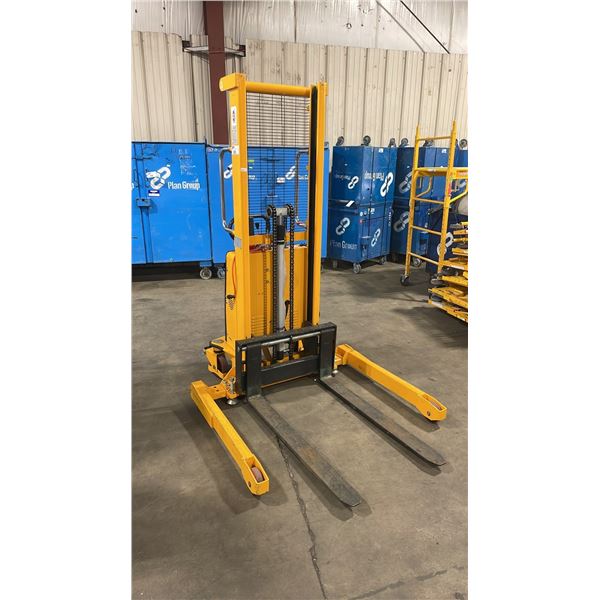 ULINE H-5439, 2200LB CAPACITY SEMI-ELECTRIC STRADDLE STACKER WITH 63" LIFTING HEIGHT, SINGLE MAST,