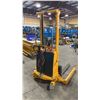 Image 3 : ULINE H-5439, 2200LB CAPACITY SEMI-ELECTRIC STRADDLE STACKER WITH 63" LIFTING HEIGHT, SINGLE MAST,
