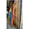 Image 2 : WERNER PODIUM 6' ORANGE CARBON FIBER INDUSTRIAL PLATFORM LADDER