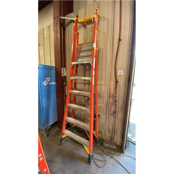 WERNER PODIUM 6' ORANGE CARBON FIBER INDUSTRIAL PLATFORM LADDER