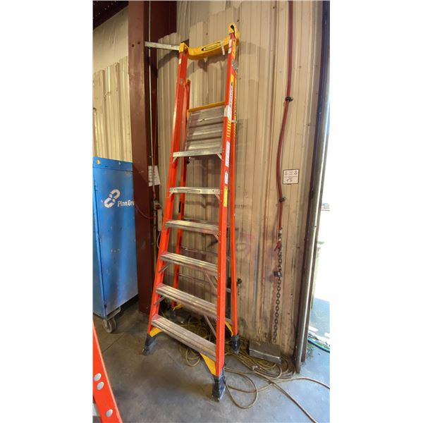 WERNER PODIUM 6' ORANGE CARBON FIBER INDUSTRIAL PLATFORM LADDER