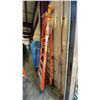 Image 2 : WERNER PODIUM 6' ORANGE CARBON FIBER INDUSTRIAL PLATFORM LADDER
