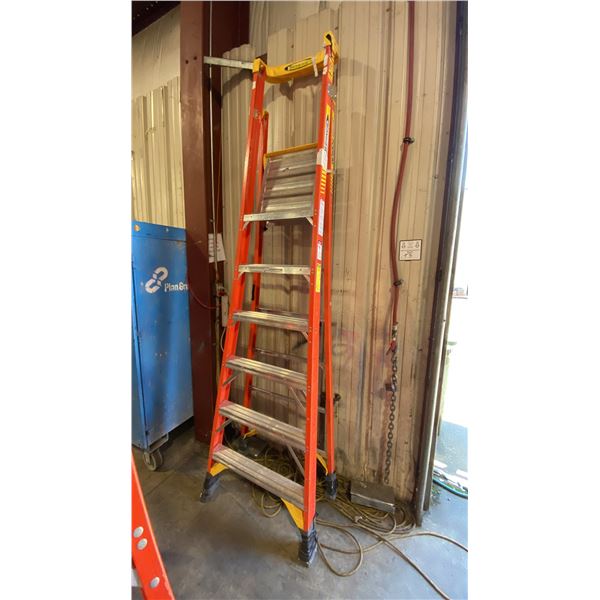 WERNER PODIUM 6' ORANGE CARBON FIBER INDUSTRIAL PLATFORM LADDER