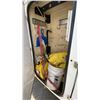 Image 14 : 2000 FORD F-750 SUPERDUTY 2DR GIRAFFE, WHITE, VIN 3FDXF75H2YMA36443,