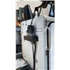 Image 23 : 2000 FORD F-750 SUPERDUTY 2DR GIRAFFE, WHITE, VIN 3FDXF75H2YMA36443,