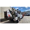 Image 2 : 2000 FORD F-750 SUPERDUTY 2DR GIRAFFE, WHITE, VIN 3FDXF75H2YMA36443,