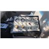 Image 7 : 2000 FORD F-750 SUPERDUTY 2DR GIRAFFE, WHITE, VIN 3FDXF75H2YMA36443,