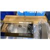 Image 3 : NAPOLEON PRESTIGE STAINLESS STEEL 4 BURNER PROPANE OUTDOOR GRILL *NEW, MISSING SIDE PANELS TO