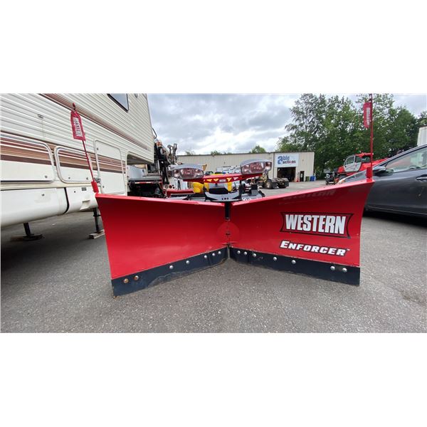 WESTERN ULTRA FINISH ENFORCER MS 7.5' ARTICULATING PLOW BLADE WITH ULTRA MOUNT 2 ILLUMINATED TRUCK