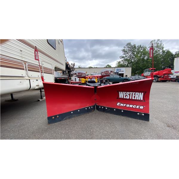 WESTERN ULTRA FINISH ENFORCER MS 7.5' ARTICULATING PLOW BLADE WITH ULTRA MOUNT 2 ILLUMINATED TRUCK