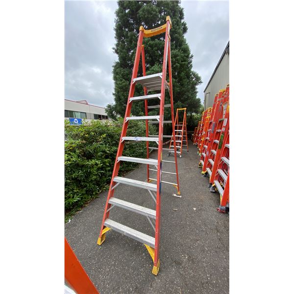 WERNER PODIUM 8' ORANGE CARBON FIBER INDUSTRIAL PLATFORM LADDER