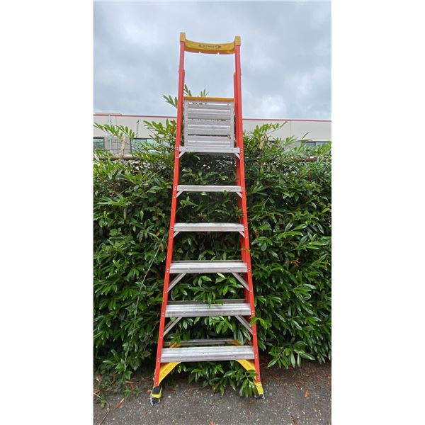 WERNER PODIUM MAX 6' ORANGE CARBON FIBER INDUSTRIAL PLATFORM LADDER