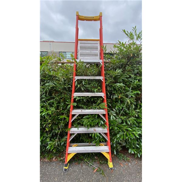 WERNER PODIUM MAX 6' ORANGE CARBON FIBER INDUSTRIAL PLATFORM LADDER