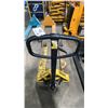 Image 2 : TSP5500 YELLOW 5500 LB CAPACITY PALLET JACK