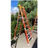 Image 3 : WERNER PODIUM 6' ORANGE CARBON FIBER INDUSTRIAL PLATFORM LADDER