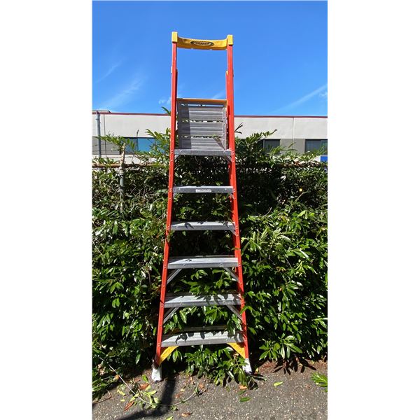 WERNER PODIUM 6' ORANGE CARBON FIBER INDUSTRIAL PLATFORM LADDER