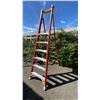 Image 2 : WERNER PODIUM 6' ORANGE CARBON FIBER INDUSTRIAL PLATFORM LADDER