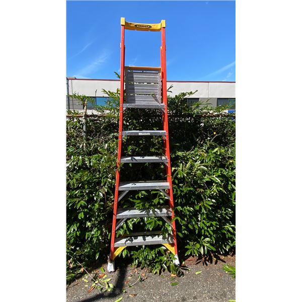 WERNER PODIUM 6' ORANGE CARBON FIBER INDUSTRIAL PLATFORM LADDER