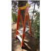 Image 2 : ALLRIGHT 2' ORANGE CARBON FIBER INDUSTRIAL PLATFORM LADDER