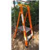 Image 4 : ALLRIGHT 2' ORANGE CARBON FIBER INDUSTRIAL PLATFORM LADDER