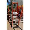Image 1 : LOUISVILLE PINNACLE ORANGE 4' FIBERGLASS PLATFORM LADDER