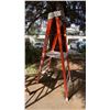 Image 2 : LOUISVILLE PINNACLE ORANGE 4' FIBERGLASS PLATFORM LADDER