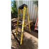 Image 2 : FEATHERLITE YELLOW 6' FIBERGLASS LADDER