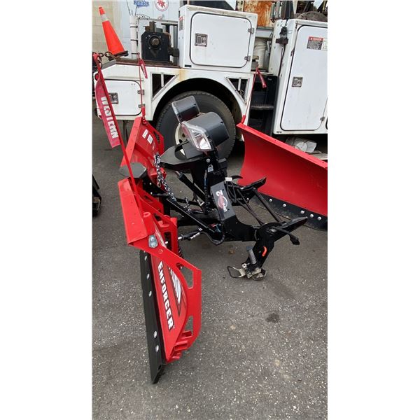 WESTERN ULTRA FINISH ENFORCER MS 7.5' ARTICULATING PLOW BLADE WITH ULTRA MOUNT 2 ILLUMINATED TRUCK