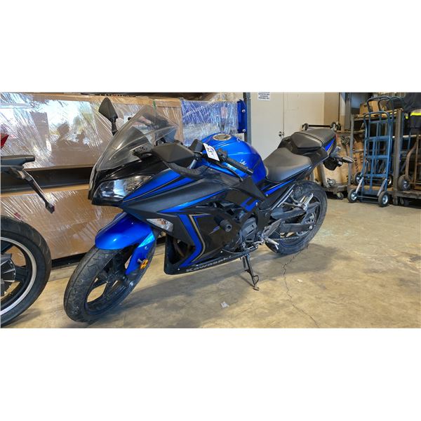 2015 KAWASAKI NINJA 300 SE, MOTORCYCLE, BLUE, VIN JKAEX8B1XFDA18431,