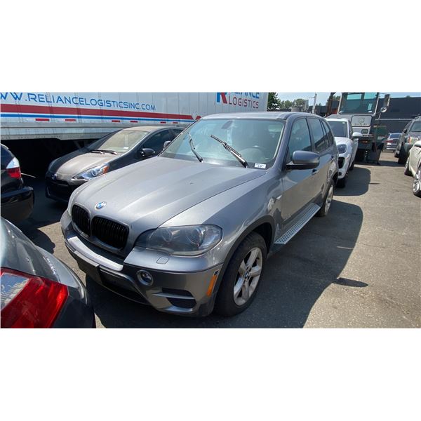 2011 BMW X5, 4DRSW, GREY, VIN 5UXZV4C51BL411334,