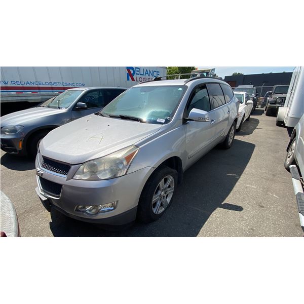 2010 CHEVROLET TRAVERSE LT AWD, 4DRSW, GREY, VIN 1GNLVFED8AS141117,