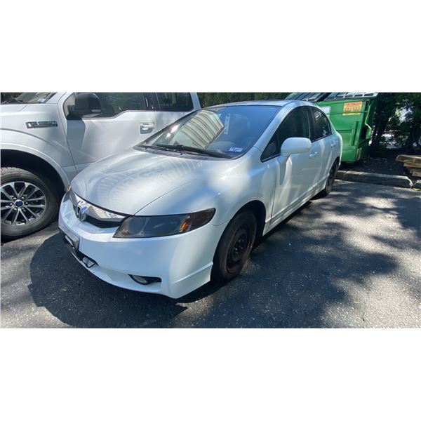 2010 HONDA CIVIC, 4DRSD, WHITE, VIN 2HGFA1E66AH009200,