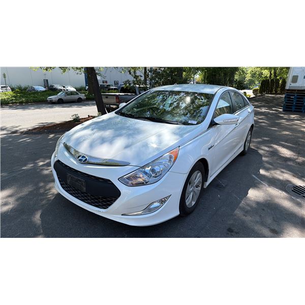 2014 HYUNDAI SONATA HYBRID 4DRSD WHITE VIN KMHEC4A44EA111606