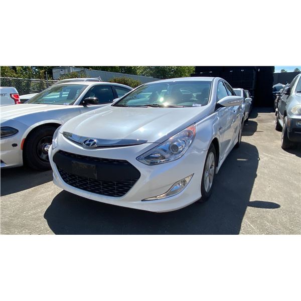2015 HYUNDAI SONATA HYBRID 4DRSD WHITE VIN KMHEC4A47FA132368