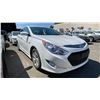 Image 4 : 2015 HYUNDAI SONATA HYBRID 4DRSD WHITE VIN KMHEC4A47FA132368