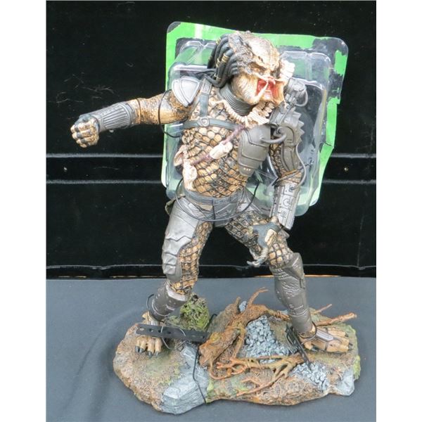 2004 McFarlane Predator 12" Tall Action Figure With Base Retails $100+