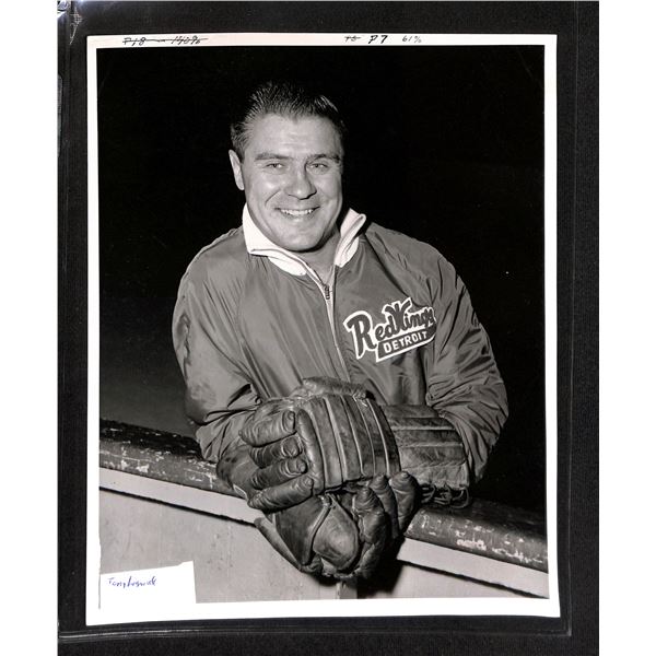Vintage Original 8x10 Black & White Photo Detroit Red Wings Tony Leswick