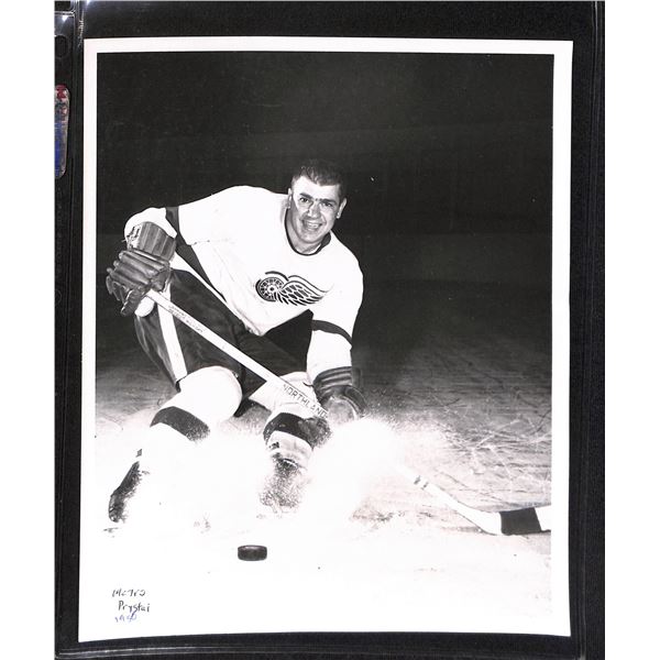 Vintage Original 8x10 Black & White Photo Detroit Red Wings Metro Prystai