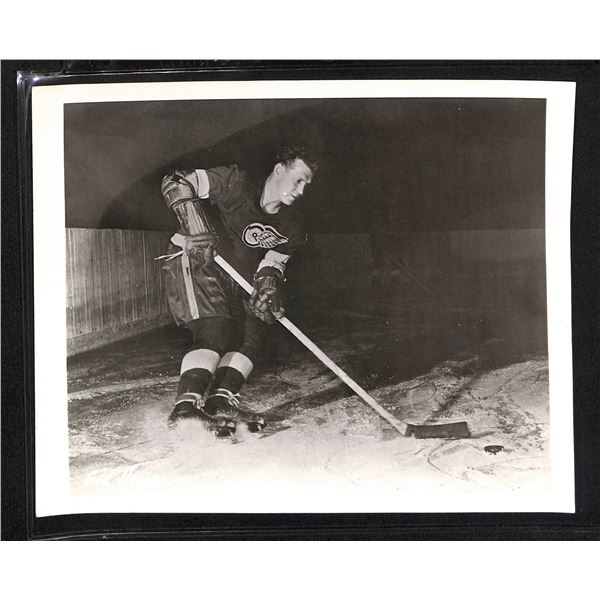 Vintage Original 8x10 Black & White Photo Detroit Red Wings Sid Howe