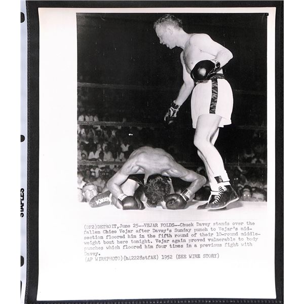 Vintage Original Black & White 8x10 Wire Boxing Photo Chuck Davey/Chico Vejar