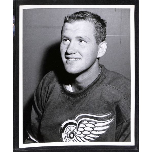 Vintage Original 8x10 Black & White Photo Detroit Red Wings Warren Godfrey