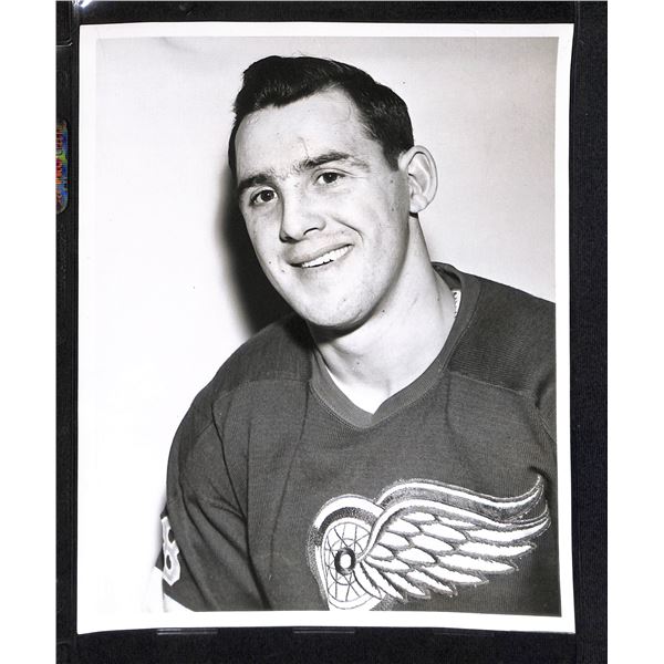 Vintage Original 8x10 Black & White Photo Detroit Red Wings Pete Goegan