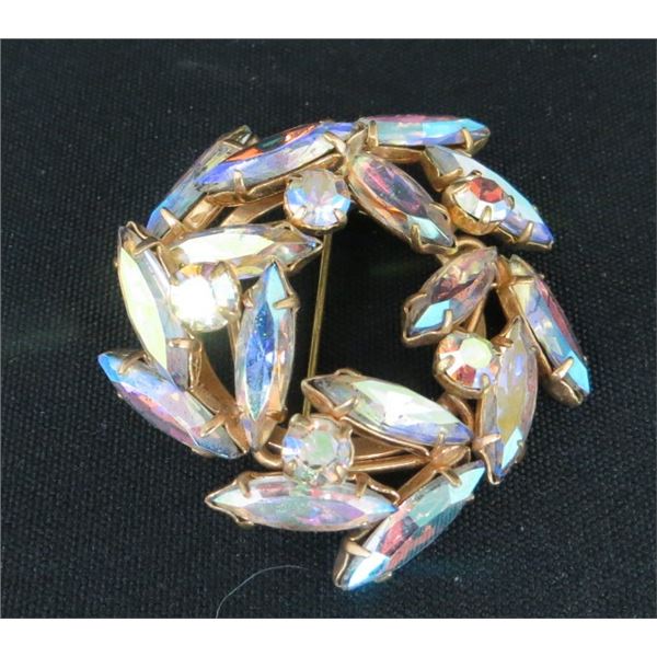 Vintage Gold Tone Wreath Brooch