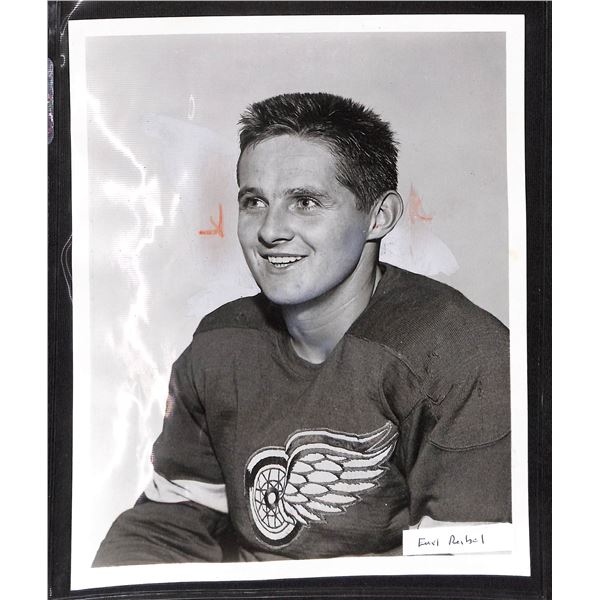 Vintage Original 8x10 Black & White Photo Detroit Red Wings Earl Reibel
