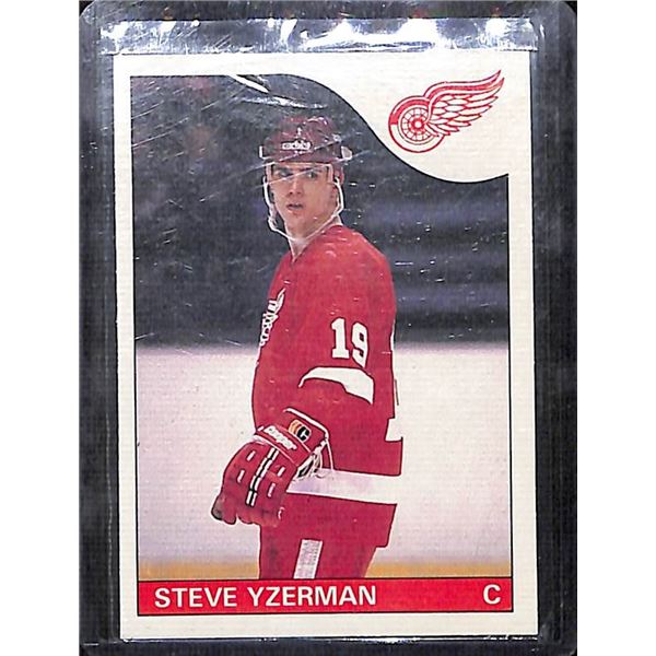 1985-86 O-Pee-Chee #29 Steve Yzerman 2nd Year Card BV $60