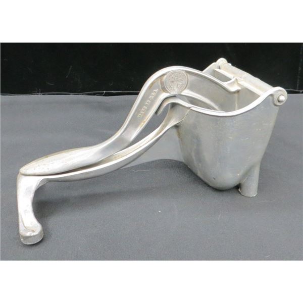 Vintage Wear-Ever manual aluminum citrus juicer and squeezer