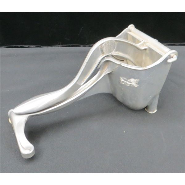 Vintage Wear-Ever manual aluminum citrus juicer and squeezer