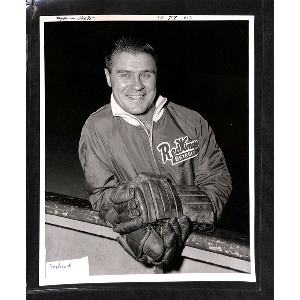 Vintage Original 8x10 Black & White Photo Detroit Red Wings Tony Leswick