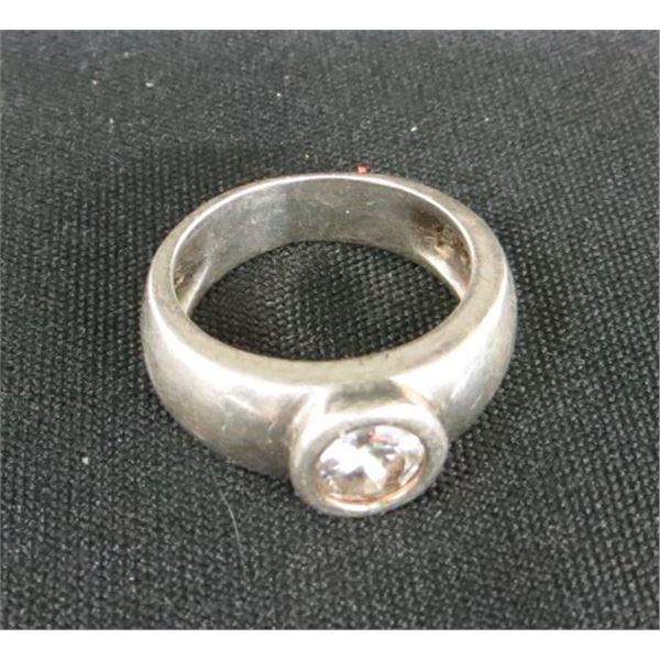 .925 Silver Ring With Crystal Stone Size 7 (ring weighs 6 grams)