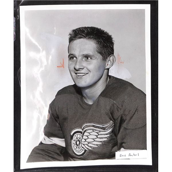 Vintage Original 8x10 Black & White Photo Detroit Red Wings Earl Reibel